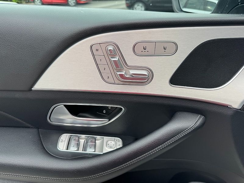 Mercedes-Benz GLE (2019) 350D AMG Line 4Matic - fotka 28 z 30