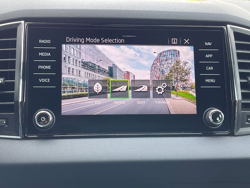 Škoda Karoq (2023) 1.5 TSI 110kW DSG Style Plus - fotka 17 z 32