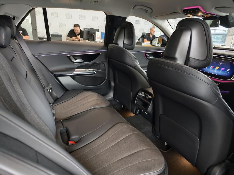 Mercedes-Benz Třídy E 300de 4M Avantgarde kombi - fotka 15 z 30