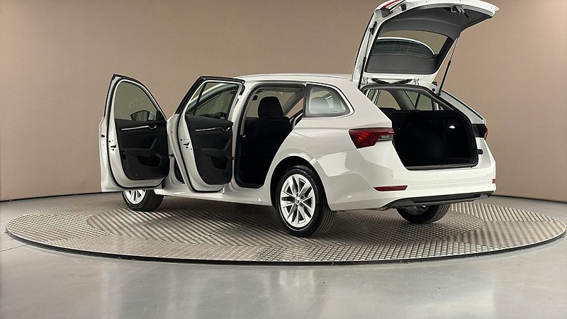 Škoda Octavia 2.0 TDI DSG Style Combi - fotka 7 z 26