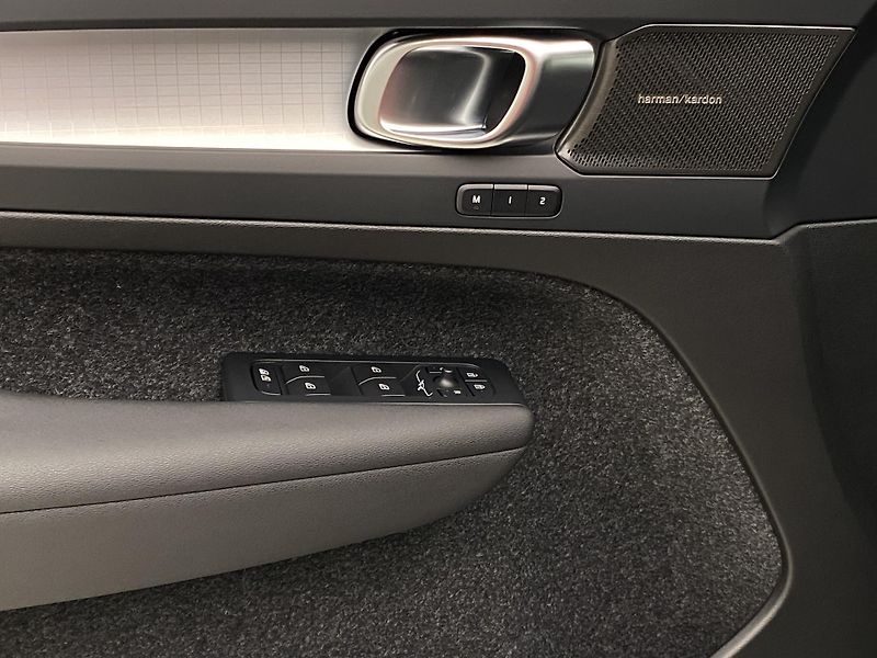 Volvo XC40 (2026) B3 AUT DARK ULTRA  - fotka 27 z 60