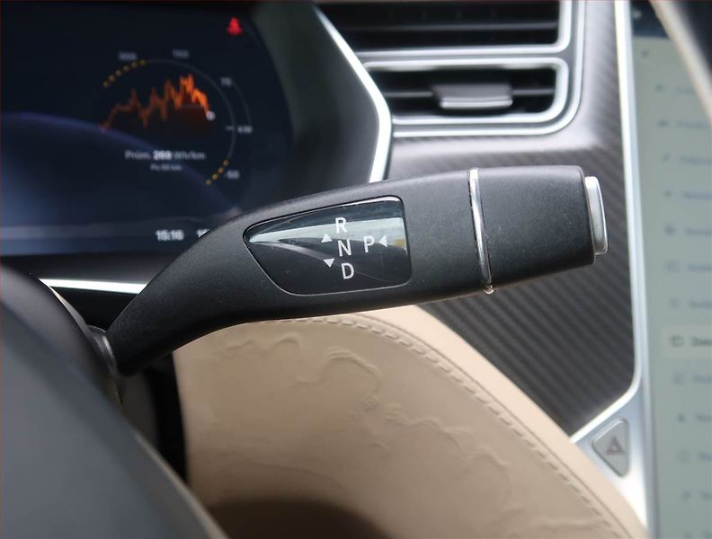 Tesla Model S (2015) 85D, SoH 84% - fotka 13 z 23