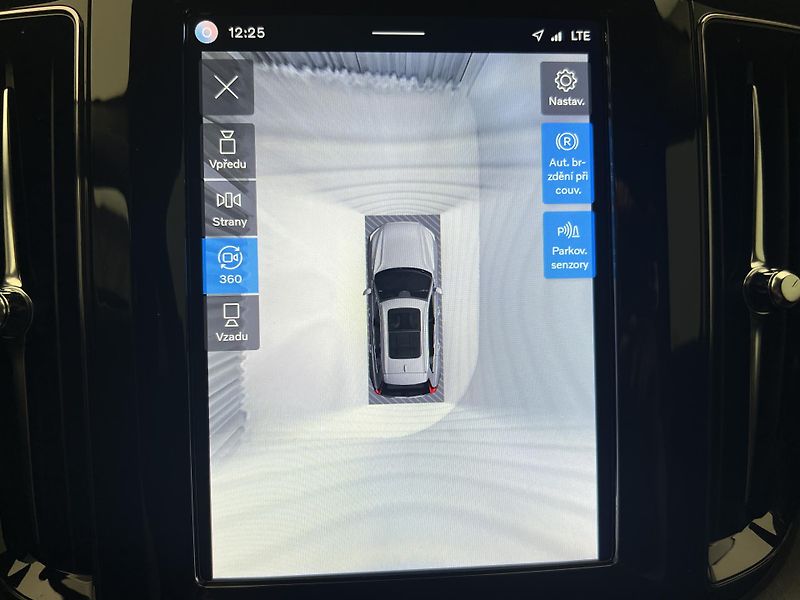 Volvo XC60 B5 AWD DARK PLUS AUT - fotka 33 z 45