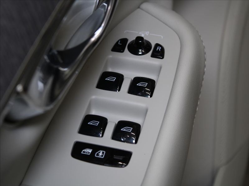 Volvo XC90 2,0 T8 Ultimate Bright B&W Vzd - fotka 17 z 25