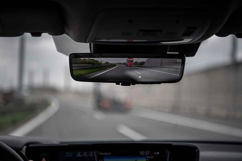 Auto na vodíkový pohon Toyota Mirai druhé generace, 18. května 2023, Ostrava.