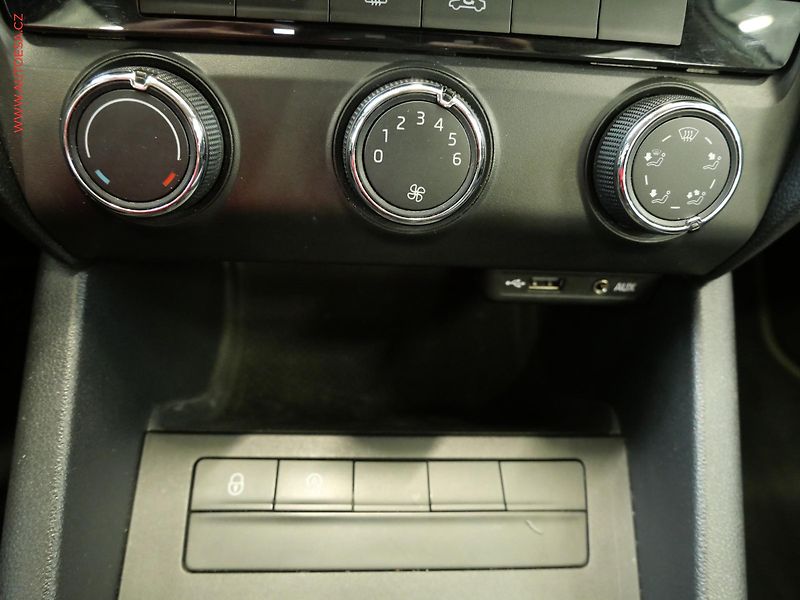 Škoda Octavia (2015) 1.6 TDi, Klima - fotka 16 z 16