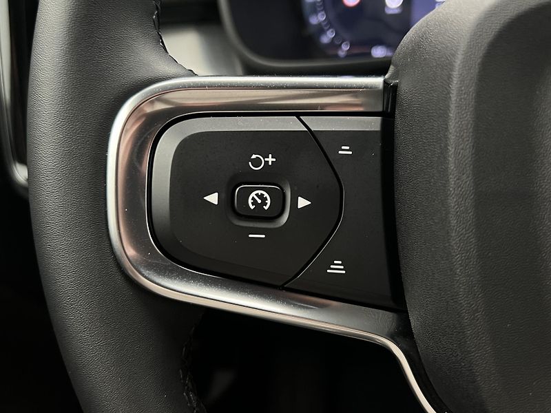 Volvo XC40 B3 DARK PLUS AUT CZ  - fotka 23 z 42