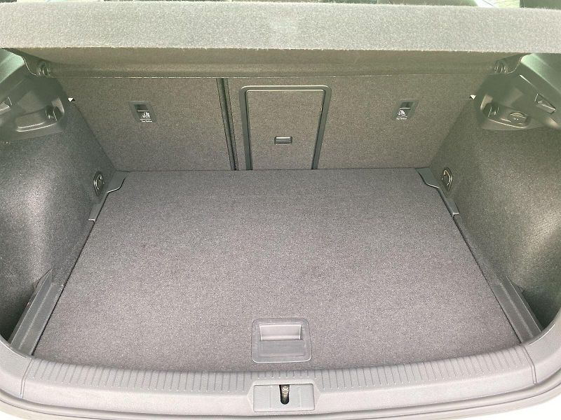 Volkswagen Golf (2019) 2.0 TSI DSG 4Motion R-Line - fotka 28 z 34