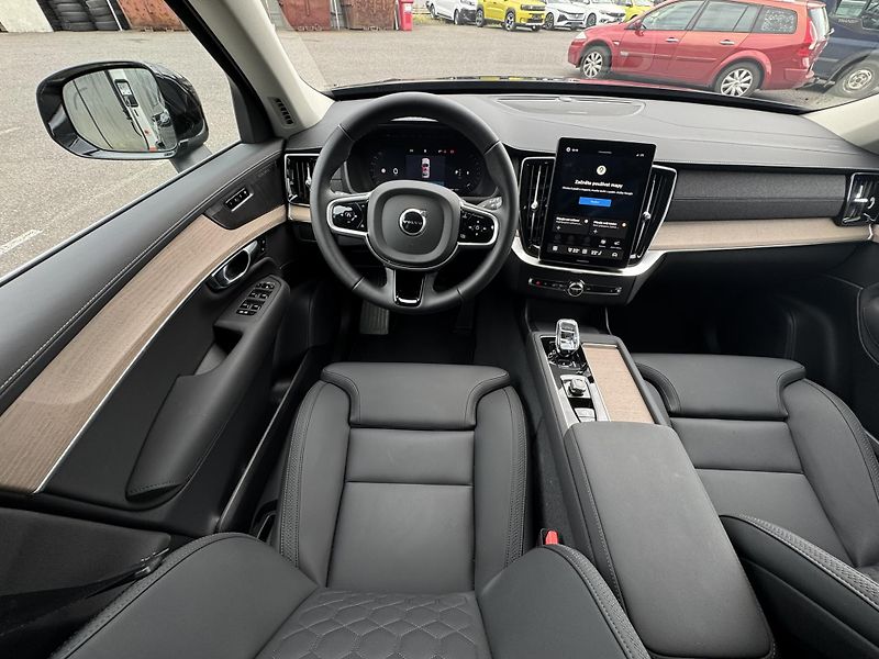 Volvo XC90 B5 AWD PLUS 360/ 7.m* / +kola  - fotka 17 z 49