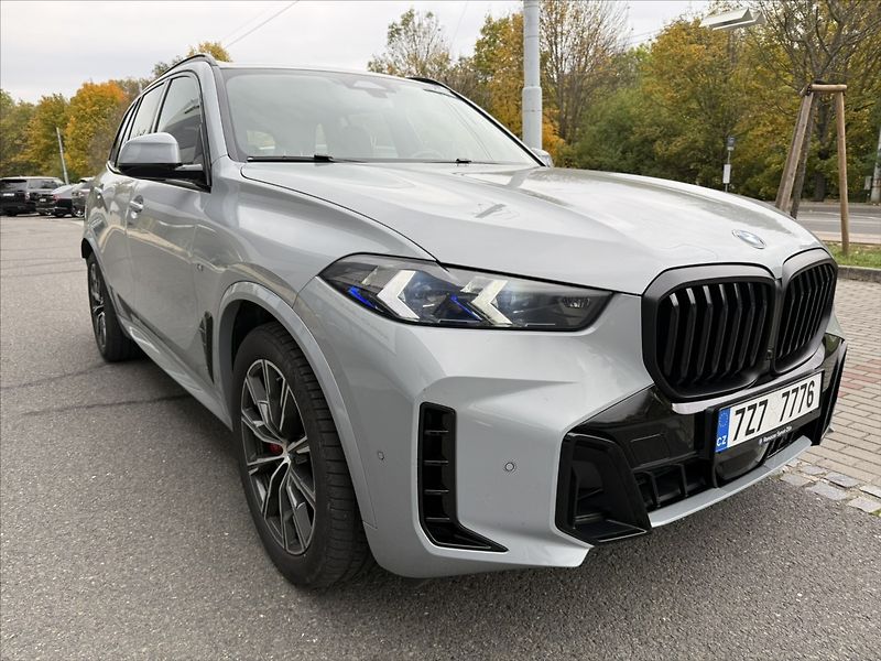 BMW X5 3,0 30d xDrive - fotka 6 z 36