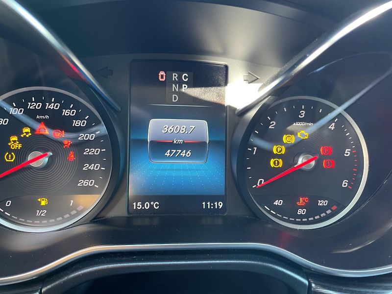 Mercedes-Benz Třídy V (2023) Mercedes-Benz V300d 4MATIC XL - fotka 8 z 11