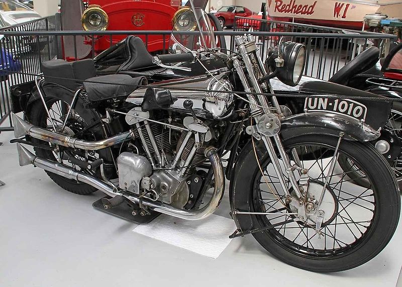 Motocykl Brough Superior SS100, který vlastnil Lawrence z Arábie, je dnes vystavený v Imperial War Museu London.