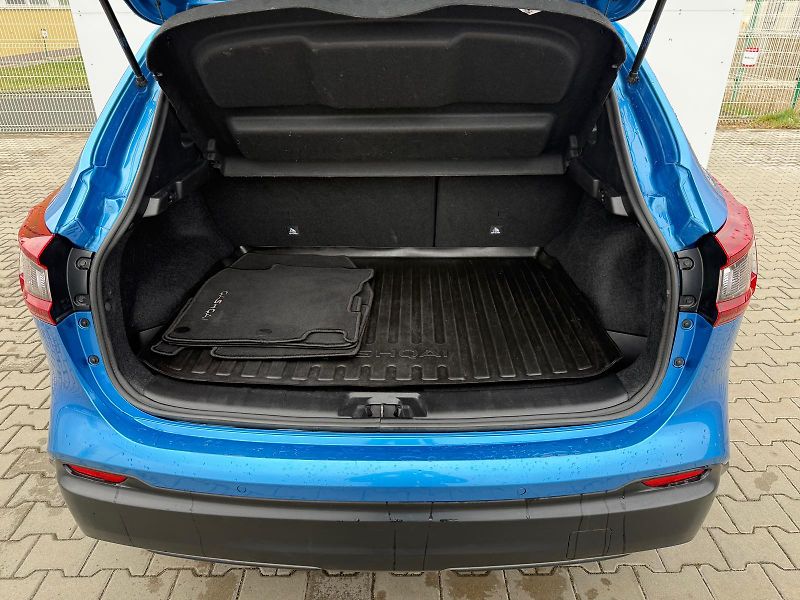 Nissan Qashqai 1.3 DIG-T DCT Tekna - fotka 10 z 29