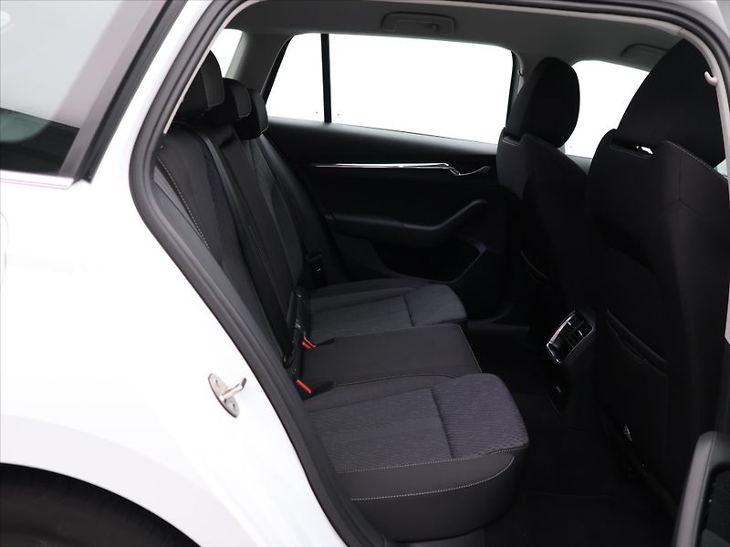 Škoda Octavia 1,5 - fotka 12 z 26