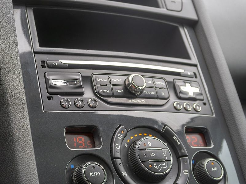 Peugeot 5008 (2013) 2.0HDI 110KW man– 2x PNEU - fotka 22 z 35