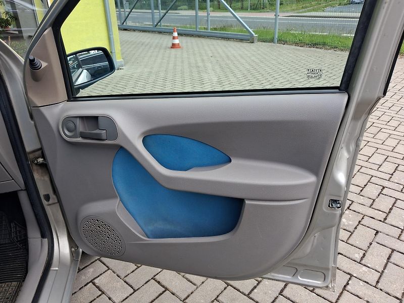 Fiat Panda (2003) 1,2i 44kw SERVISKA NOVÁ STK - fotka 18 z 29