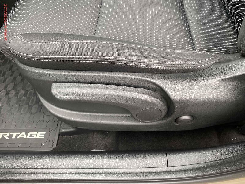 Kia Sportage (2020) 1.6 GDi, 1.maj,ČR, AC, park - fotka 14 z 18