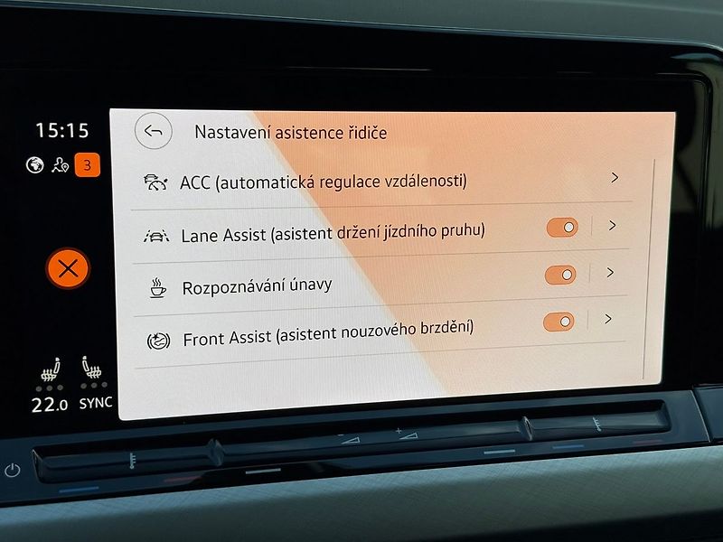 Volkswagen Golf 1.0TSI 81kW Life LED ACC - fotka 10 z 14