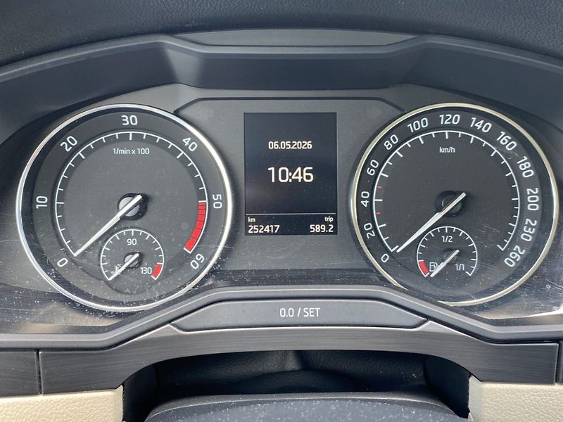 Škoda Superb (2016) 2,0 (110kW) NM Aut. - fotka 14 z 30