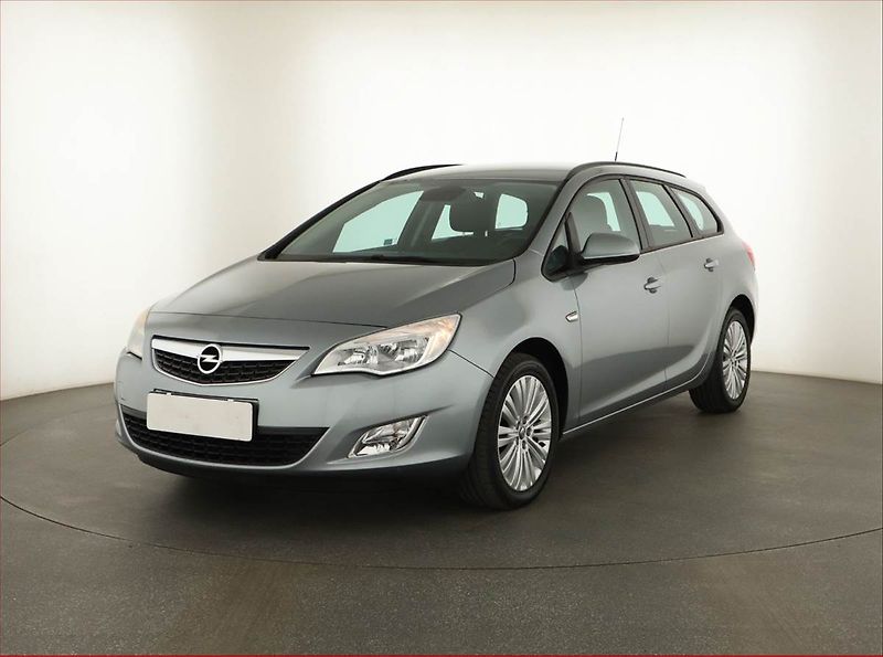 Opel Astra (2013) 1.4 T, Tempomat - fotka 2 z 12