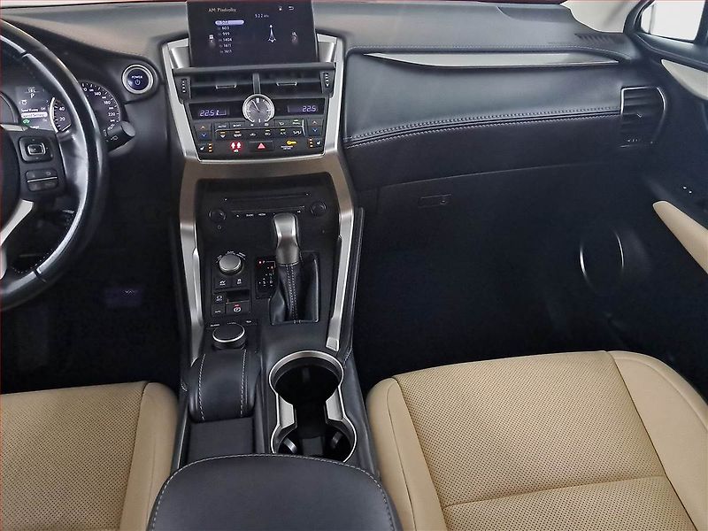 Lexus NX 300h (2016) 300h - fotka 8 z 17