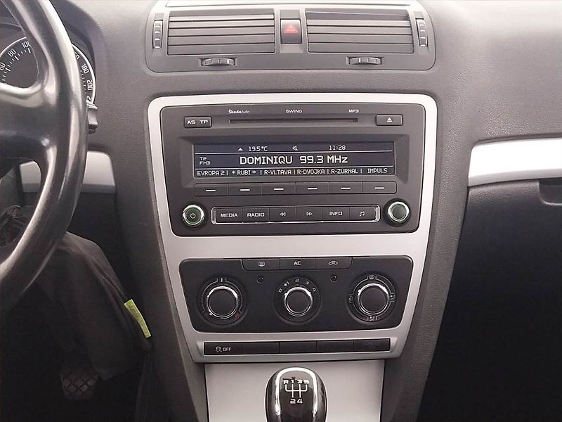 Škoda Octavia (2011) Ambition 1.6 TDI, Serv.kniha - fotka 12 z 18