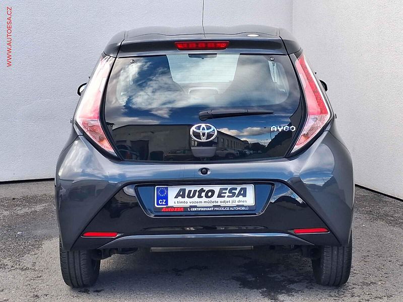 Toyota Aygo (2015) 1.0i, AC, tempo - fotka 5 z 16