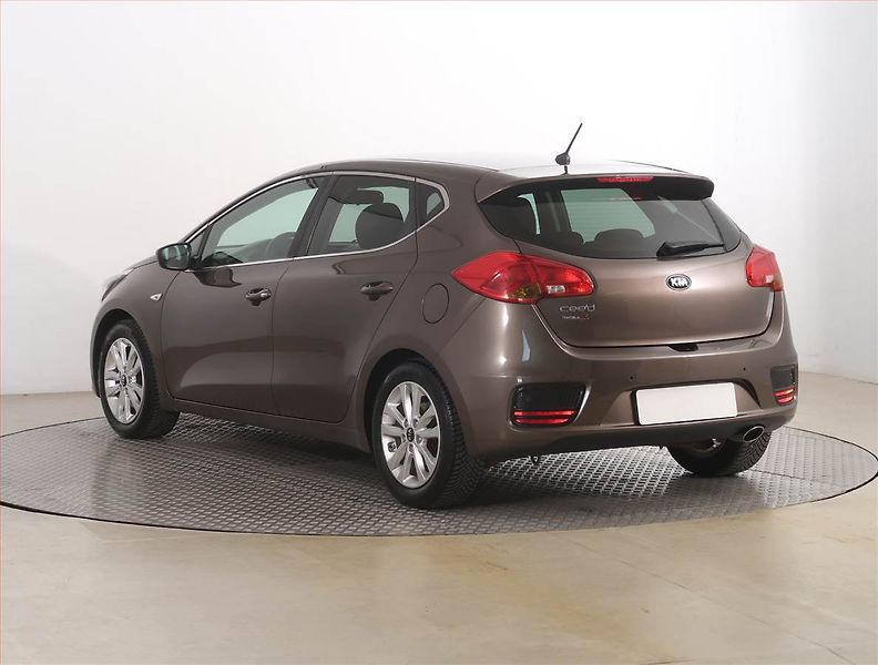 Kia Ceed (2016) 1.4 CVVT, Serv.kniha, Tempomat - fotka 4 z 16
