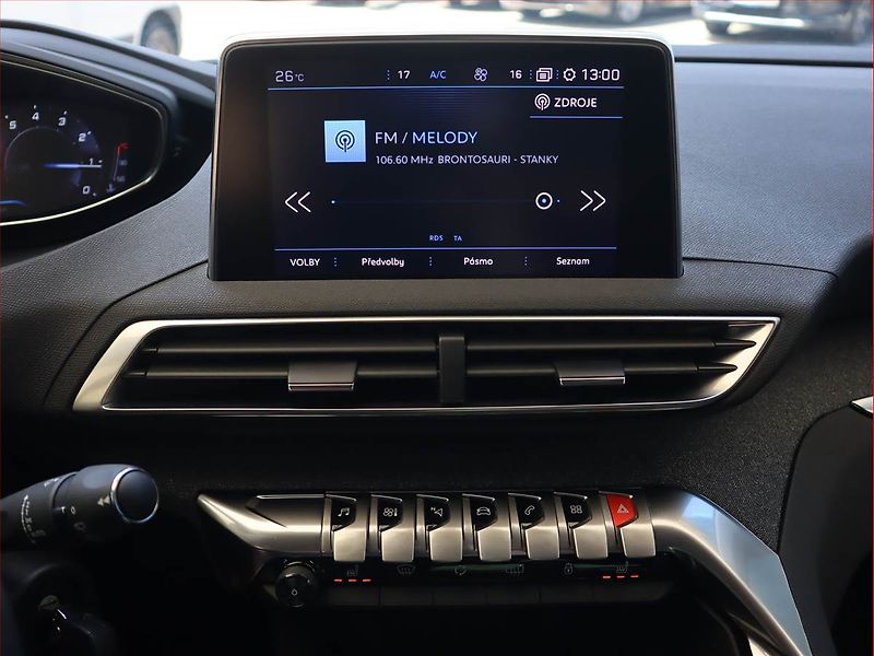 Peugeot 3008 (2018) 1.2 PureTech, Serv.kniha, Kůže - fotka 12 z 23
