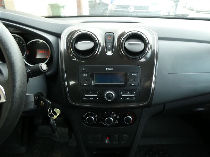 Dacia Logan 1,0 SCe Arctica, KLIMA, ČR - fotka 27 z 35