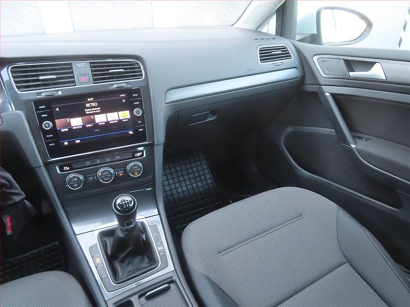 Volkswagen Golf (2018) R-Line 1.5 TSI, Tempomat - fotka 8 z 16