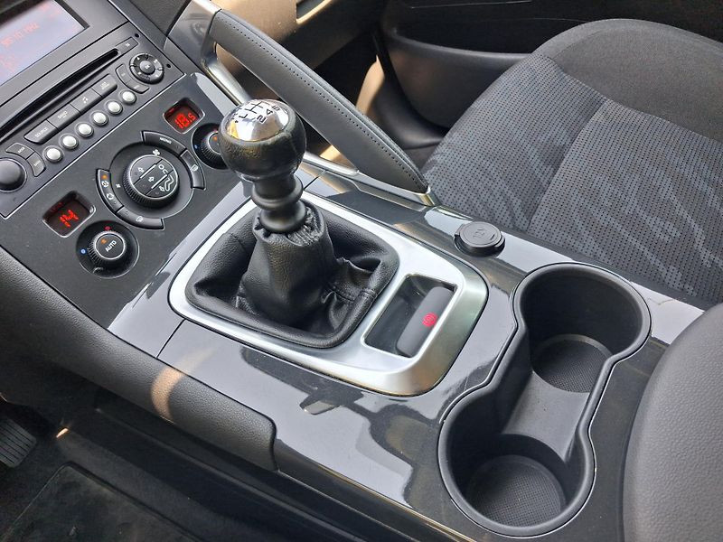 Peugeot 3008 (2013) 1,6HDi ČR  1.MAJITEL 2xKOLA - fotka 30 z 39