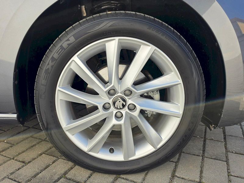 Škoda Scala (2025) 1,5TSI 110KW TOP SELECTION - fotka 31 z 33