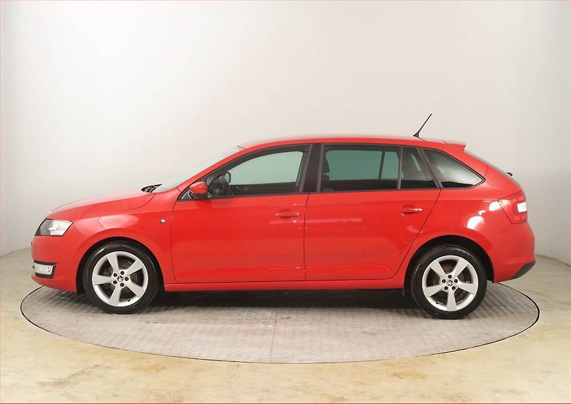 Škoda Rapid (2013) Spaceback 1.2 TSI, ČR,1.maj - fotka 3 z 17