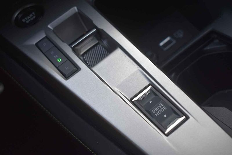 Peugeot 408 je praktický rodinný i reprezentativní podnikatelský vůz.