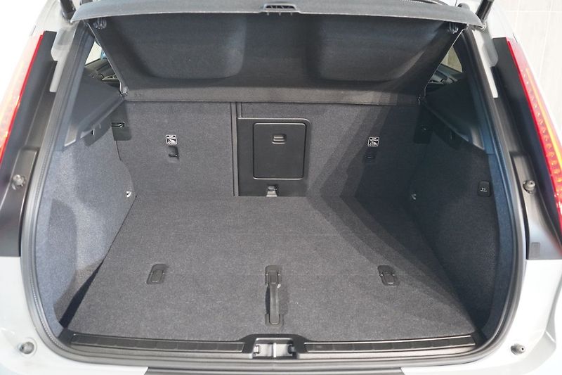 Volvo XC40 B3 Plus Dark, ACC, BLIS - fotka 14 z 43