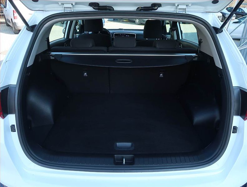 Kia Sportage (2021) 1.6 T-GDI, 4X4, Serv.kniha - fotka 13 z 15