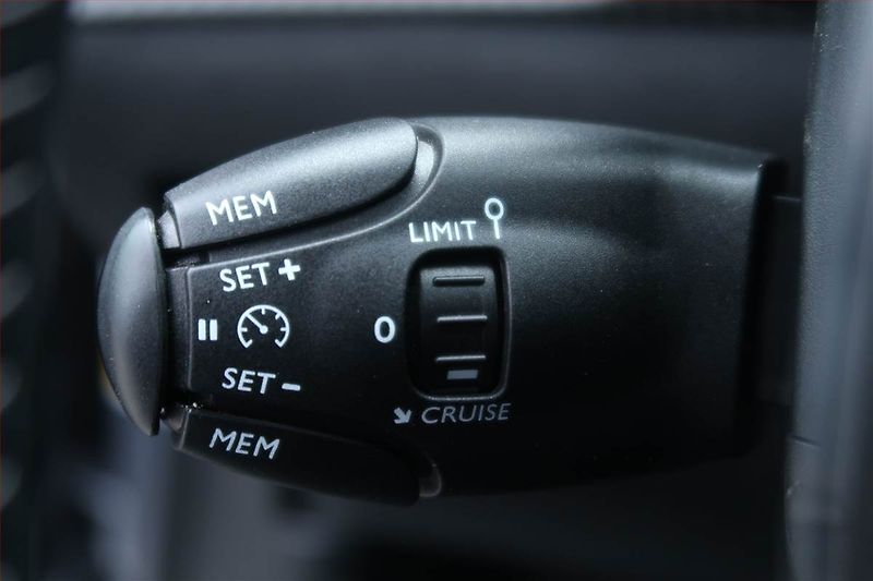 Peugeot 2008 (2020) Allure 1.2 PureTech, Automat - fotka 24 z 25