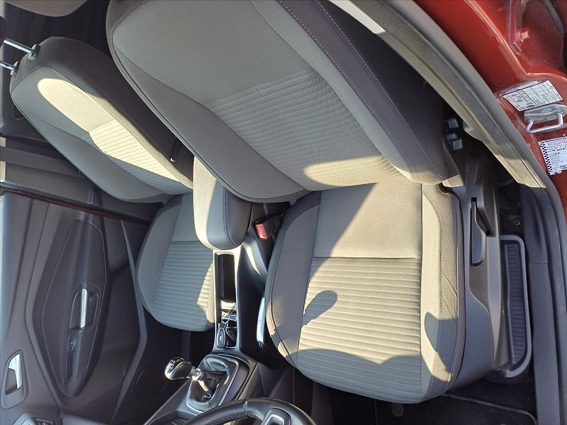 Ford C-MAX 1,5   1.5EcoBoost 110Kw - fotka 12 z 27