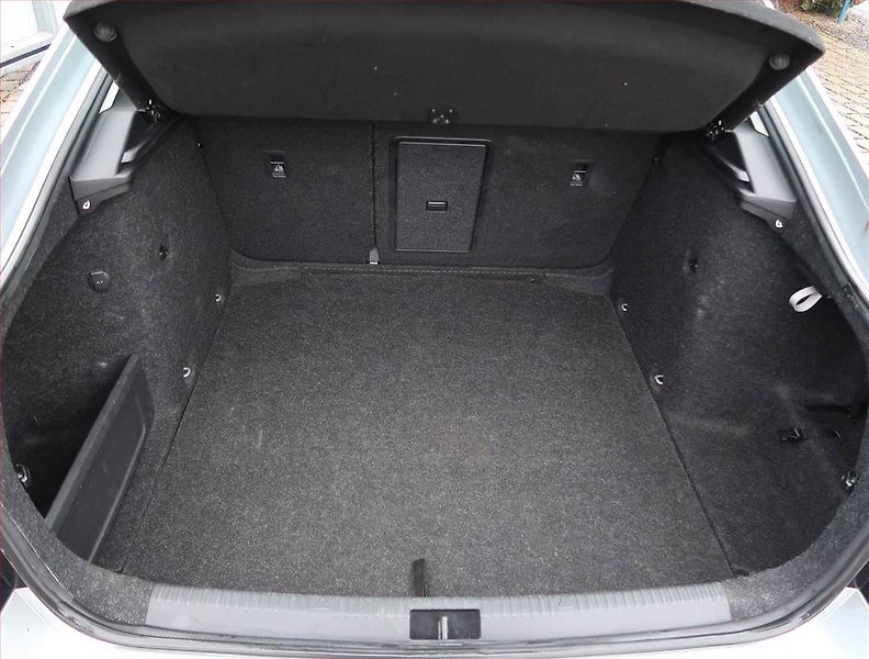 Škoda Octavia (2019) 1.6 TDI, Tempomat - fotka 13 z 15
