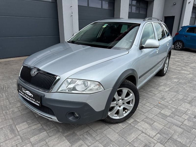 Škoda Octavia (2008) 2.0 TDi 4x4 Scout - fotka 2 z 25
