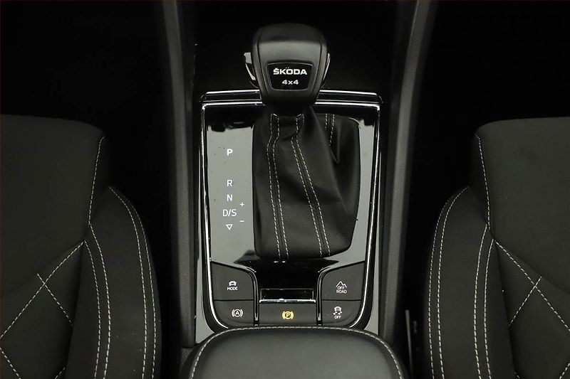 Škoda Karoq (2023) 2.0 TDI - fotka 10 z 21