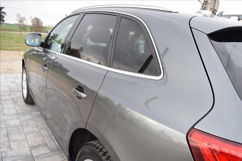 Audi Q5 3,0 V6 180KW S-LINE AUTOMAT - fotka 11 z 57