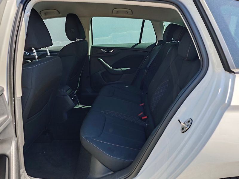 Škoda Scala (2020) 1.0 TSi Drive 125 Years - fotka 13 z 40