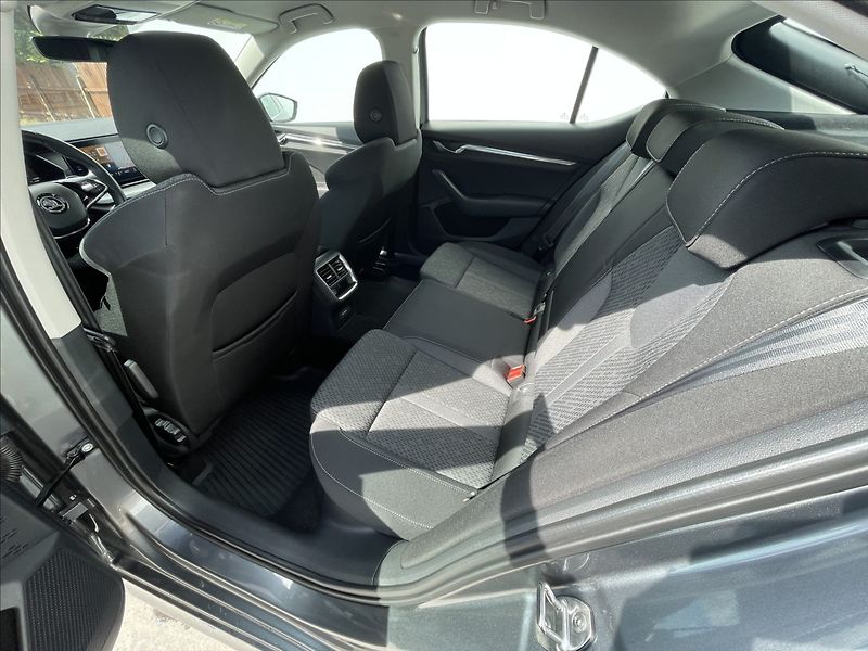 Škoda Octavia 2,0 TDI DSG Style Plus NAVI - fotka 17 z 24