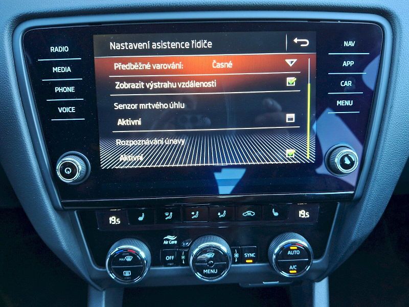 Škoda Octavia (2019) Style Plus DSG 2,0TSi 140kW - fotka 26 z 34