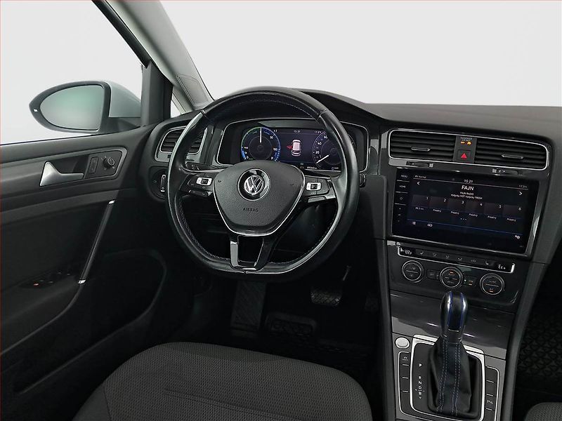 Volkswagen Golf (2018) 32 kWh - 37 Ah, Automat - fotka 7 z 23