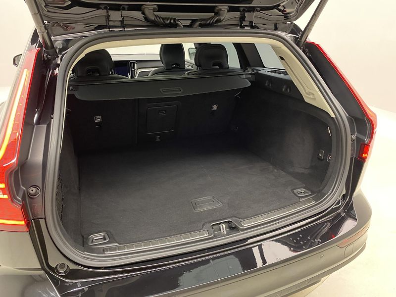Volvo V60 CC B5 AWD MOMENTUM AUT - fotka 6 z 53