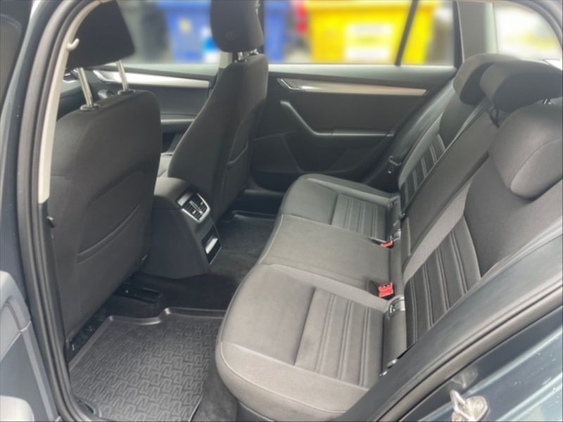 Škoda Octavia 1,6 TDI 85 Ambition - fotka 8 z 11