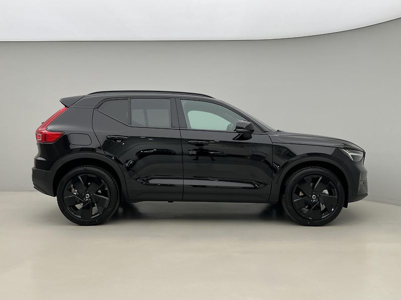 Volvo XC40 (2026) B3 BLACK EDITION PLUS AUT - fotka 11 z 43